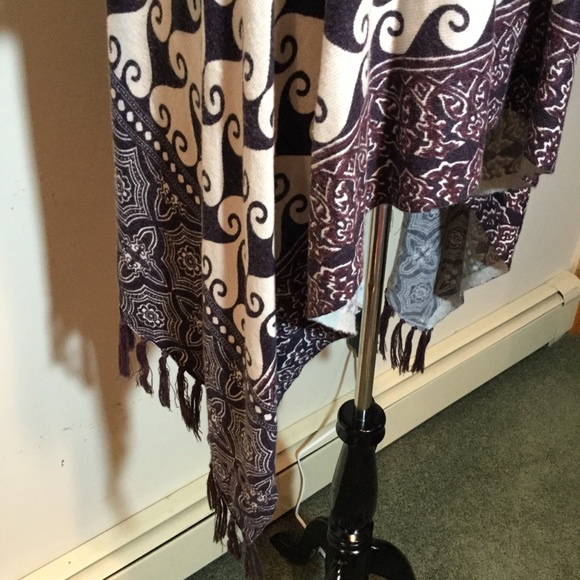 Soho Chick Fringe Cardigan Vest - Picture 4 of 5